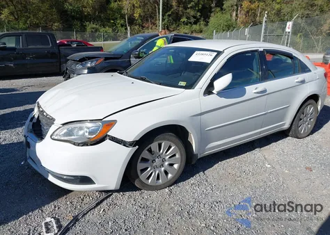 2013 Chrysler 200 Lx z USA, uszkodzony, nr VIN 1C3CCBAB4DN636160
